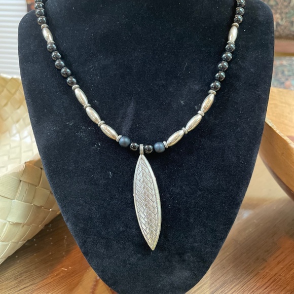 Nice onyx and sterling necklace with pewter pendant. - Picture 2 of 4